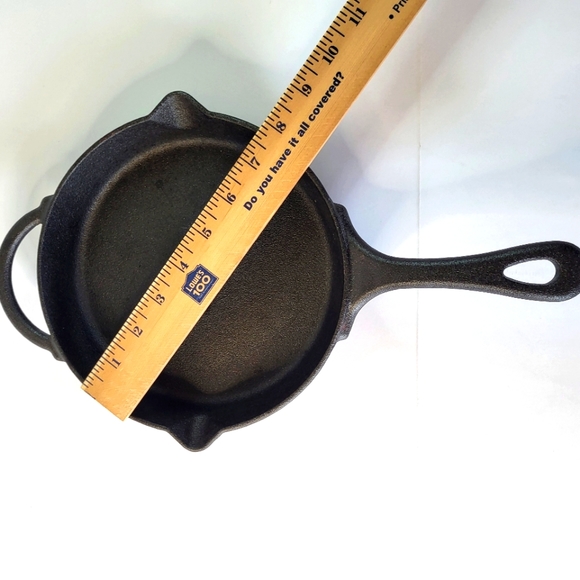 Pioneer Woman 8" Cast Iron Frying Pan W/ Removable Silicone Handle - Picture 7 of 8